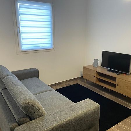 Studio Bien Situe & Tout Equipe Dans Une Maison Scionzier Exteriör bild