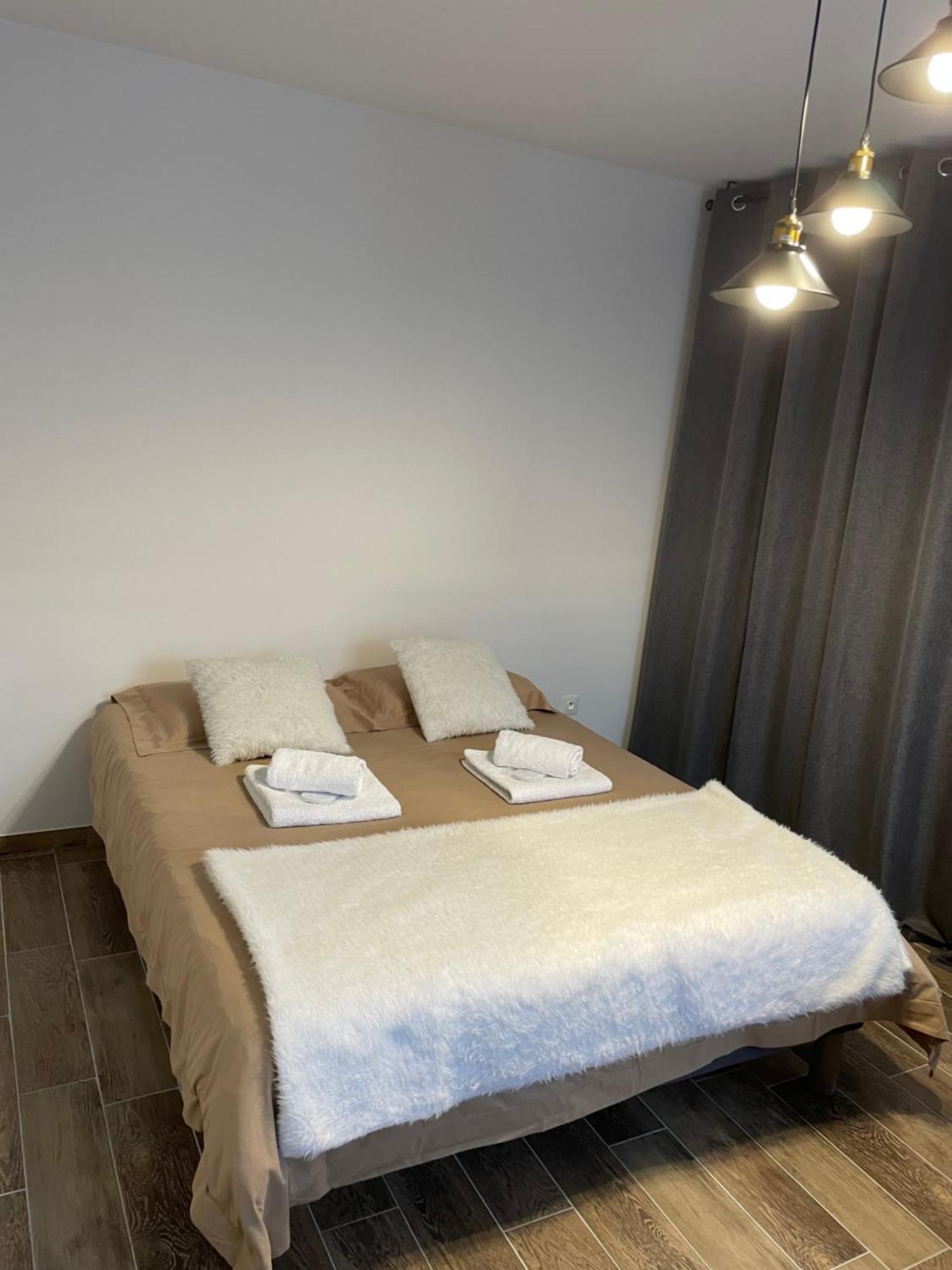 Studio Bien Situe & Tout Equipe Dans Une Maison Scionzier Exteriör bild