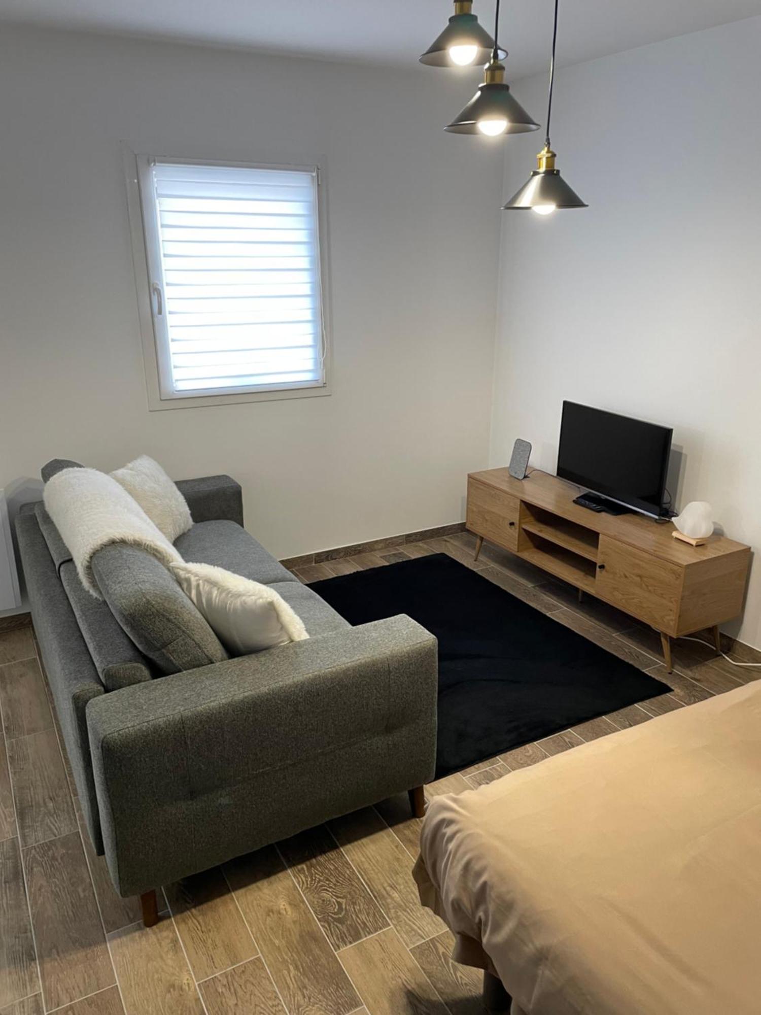 Studio Bien Situe & Tout Equipe Dans Une Maison Scionzier Exteriör bild