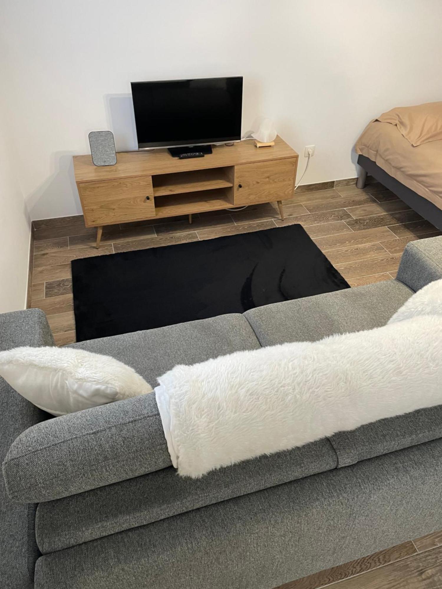 Studio Bien Situe & Tout Equipe Dans Une Maison Scionzier Exteriör bild