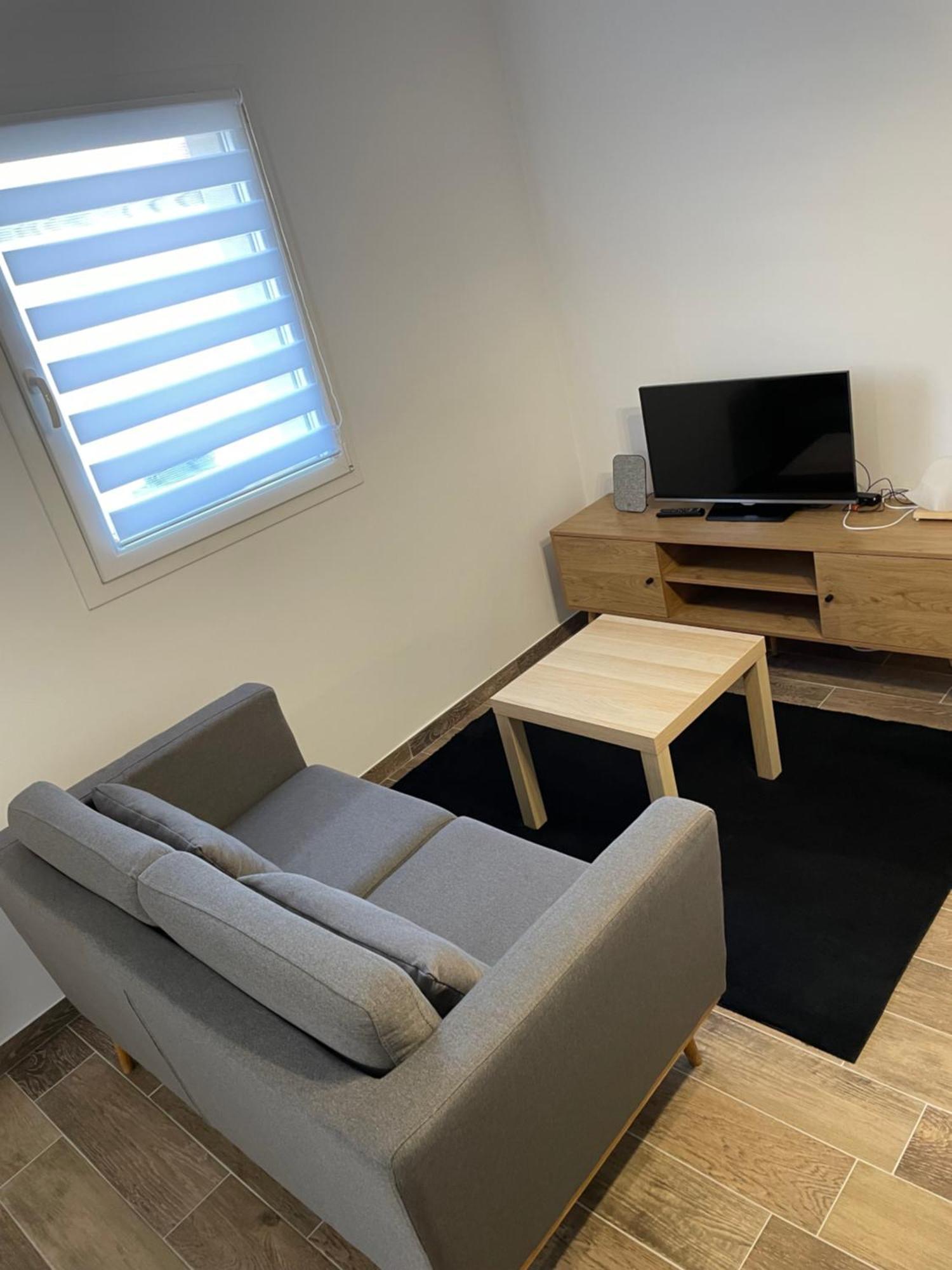 Studio Bien Situe & Tout Equipe Dans Une Maison Scionzier Exteriör bild